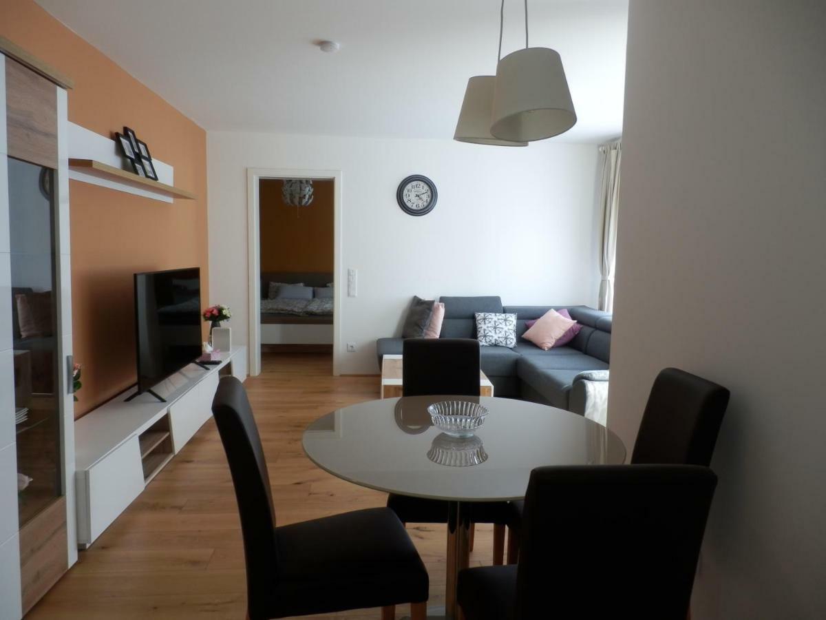 Spacious, Modern 1-Bdrm Apt Near Vic & Austria Ctr Apartman Bécs Kültér fotó
