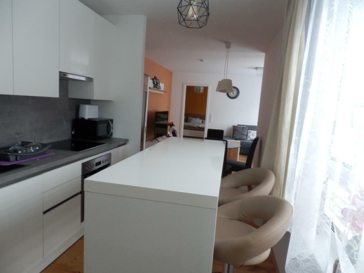 Spacious, Modern 1-Bdrm Apt Near Vic & Austria Ctr Apartman Bécs Kültér fotó