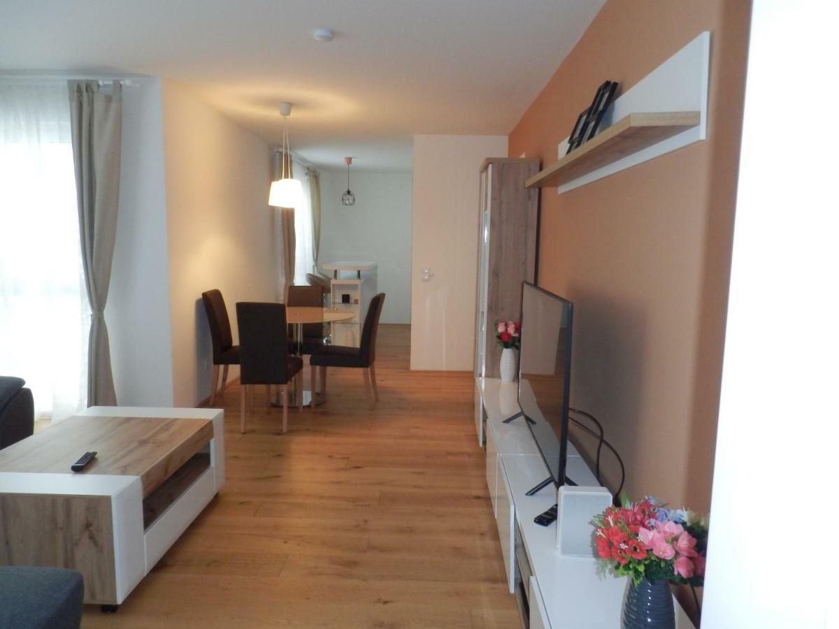Spacious, Modern 1-Bdrm Apt Near Vic & Austria Ctr Apartman Bécs Kültér fotó