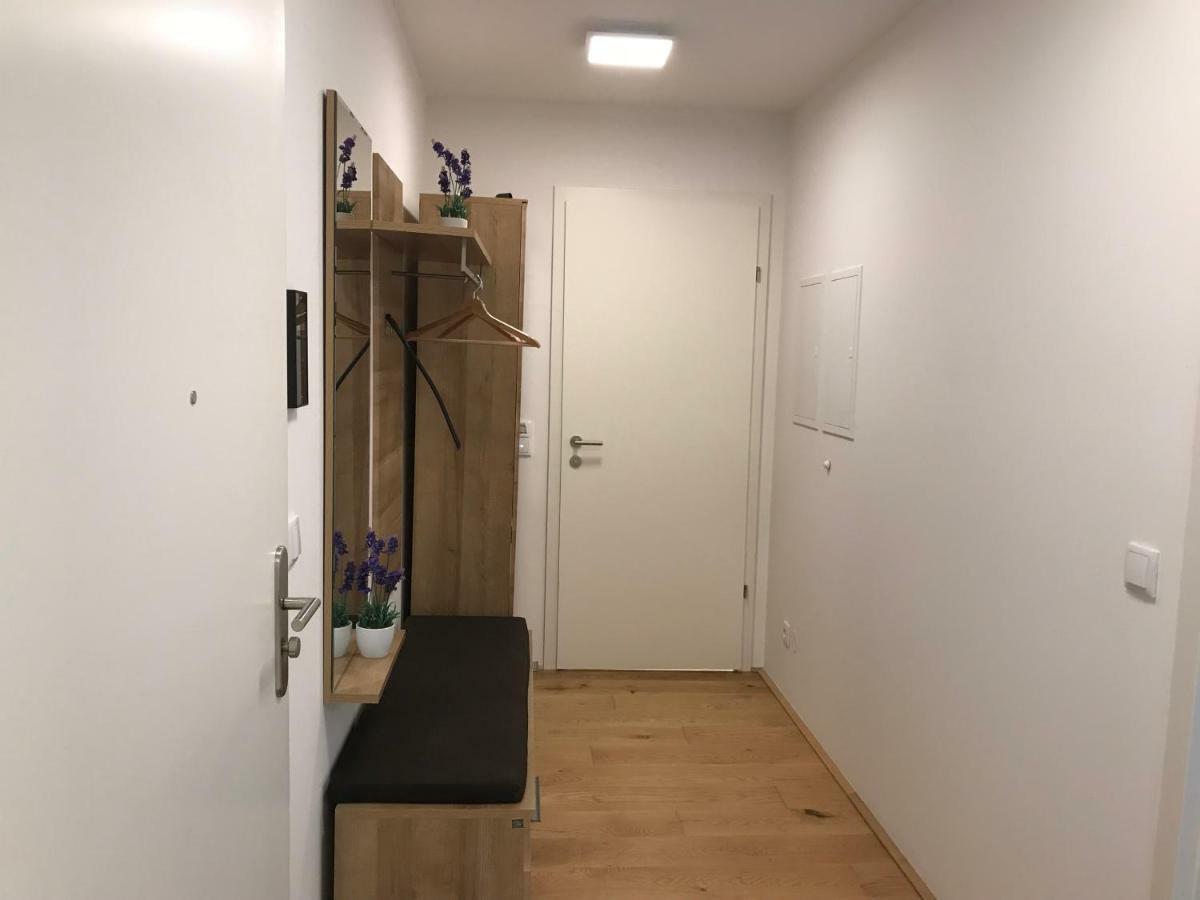 Spacious, Modern 1-Bdrm Apt Near Vic & Austria Ctr Apartman Bécs Kültér fotó