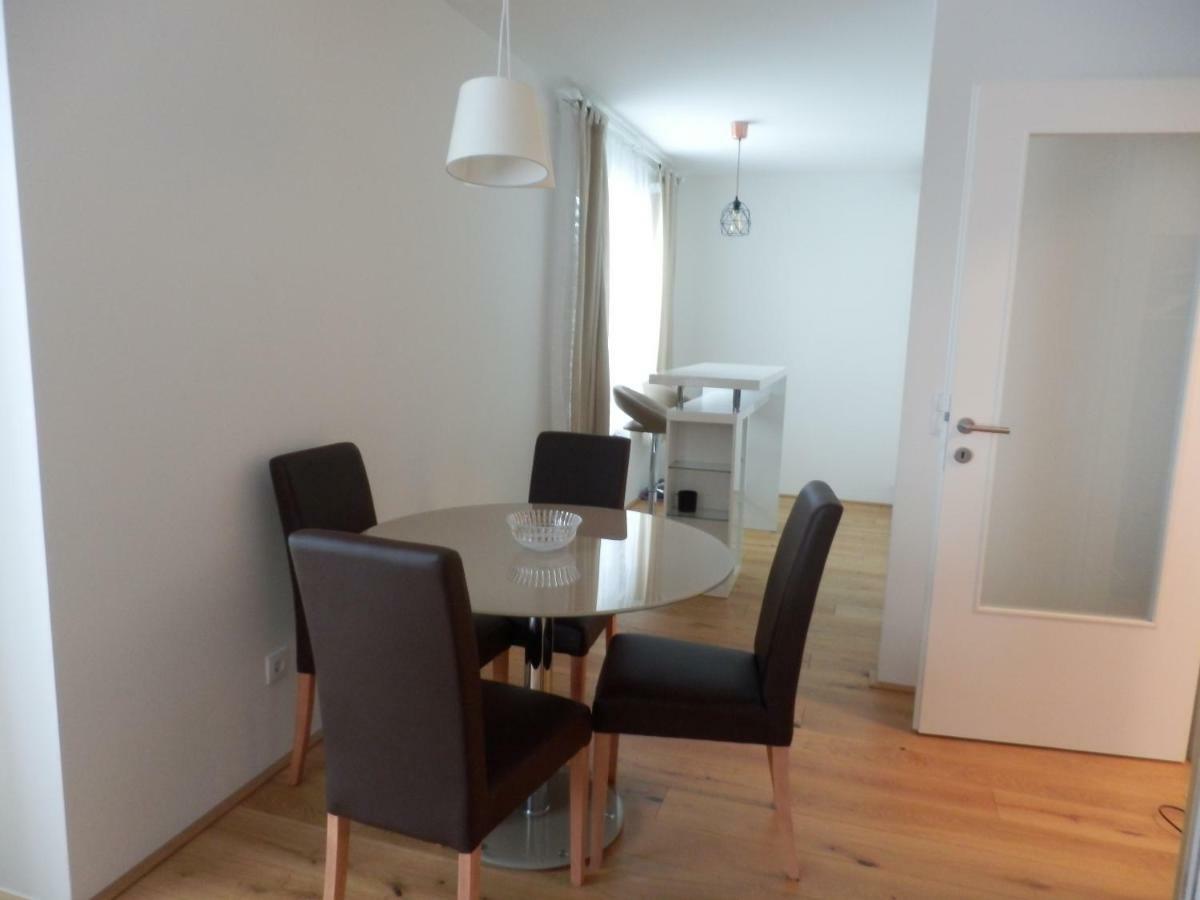 Spacious, Modern 1-Bdrm Apt Near Vic & Austria Ctr Apartman Bécs Kültér fotó