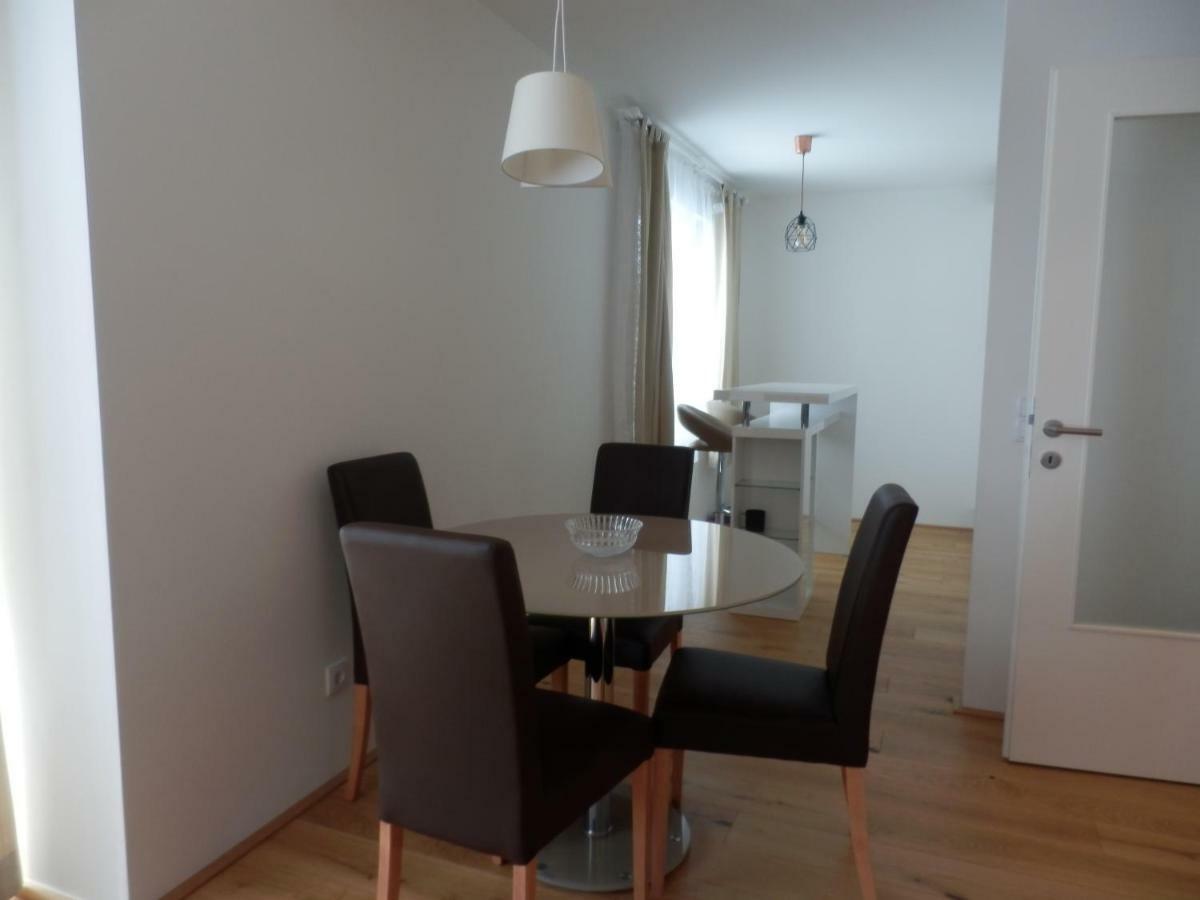 Spacious, Modern 1-Bdrm Apt Near Vic & Austria Ctr Apartman Bécs Kültér fotó