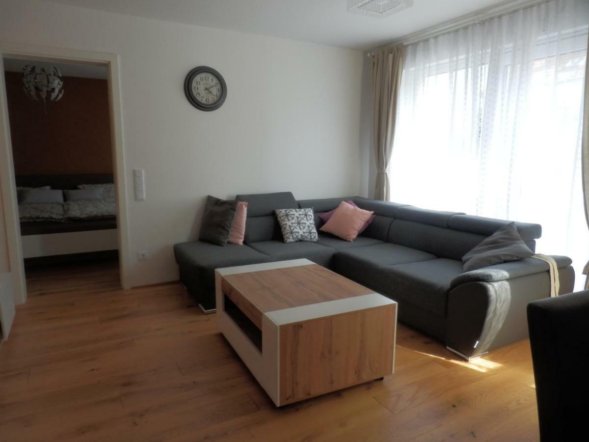 Spacious, Modern 1-Bdrm Apt Near Vic & Austria Ctr Apartman Bécs Kültér fotó
