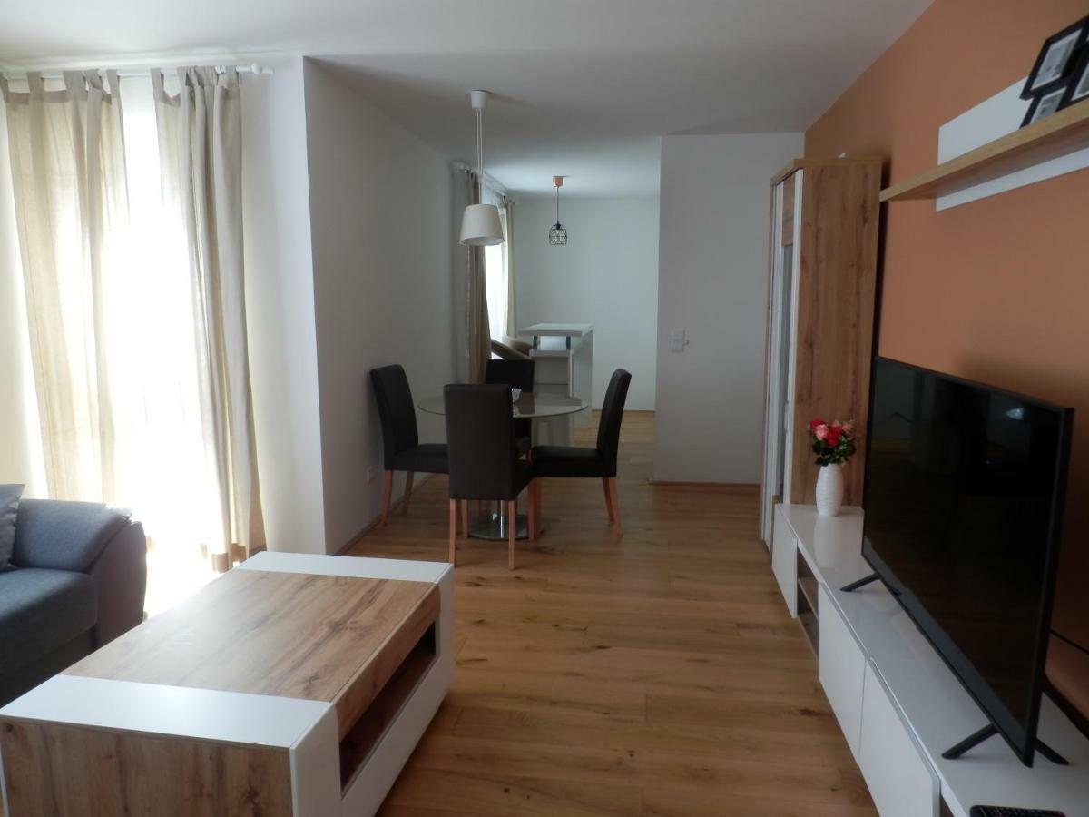 Spacious, Modern 1-Bdrm Apt Near Vic & Austria Ctr Apartman Bécs Kültér fotó