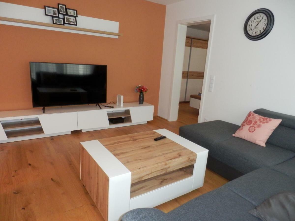 Spacious, Modern 1-Bdrm Apt Near Vic & Austria Ctr Apartman Bécs Kültér fotó