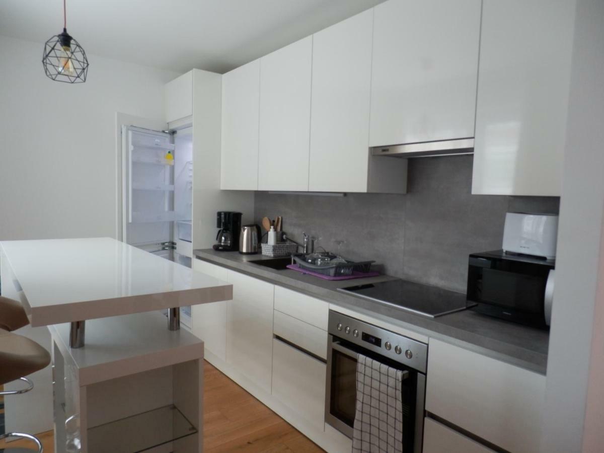 Spacious, Modern 1-Bdrm Apt Near Vic & Austria Ctr Apartman Bécs Kültér fotó