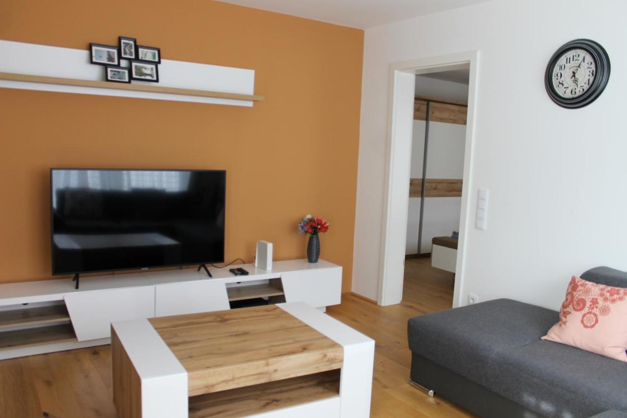 Spacious, Modern 1-Bdrm Apt Near Vic & Austria Ctr Apartman Bécs Kültér fotó