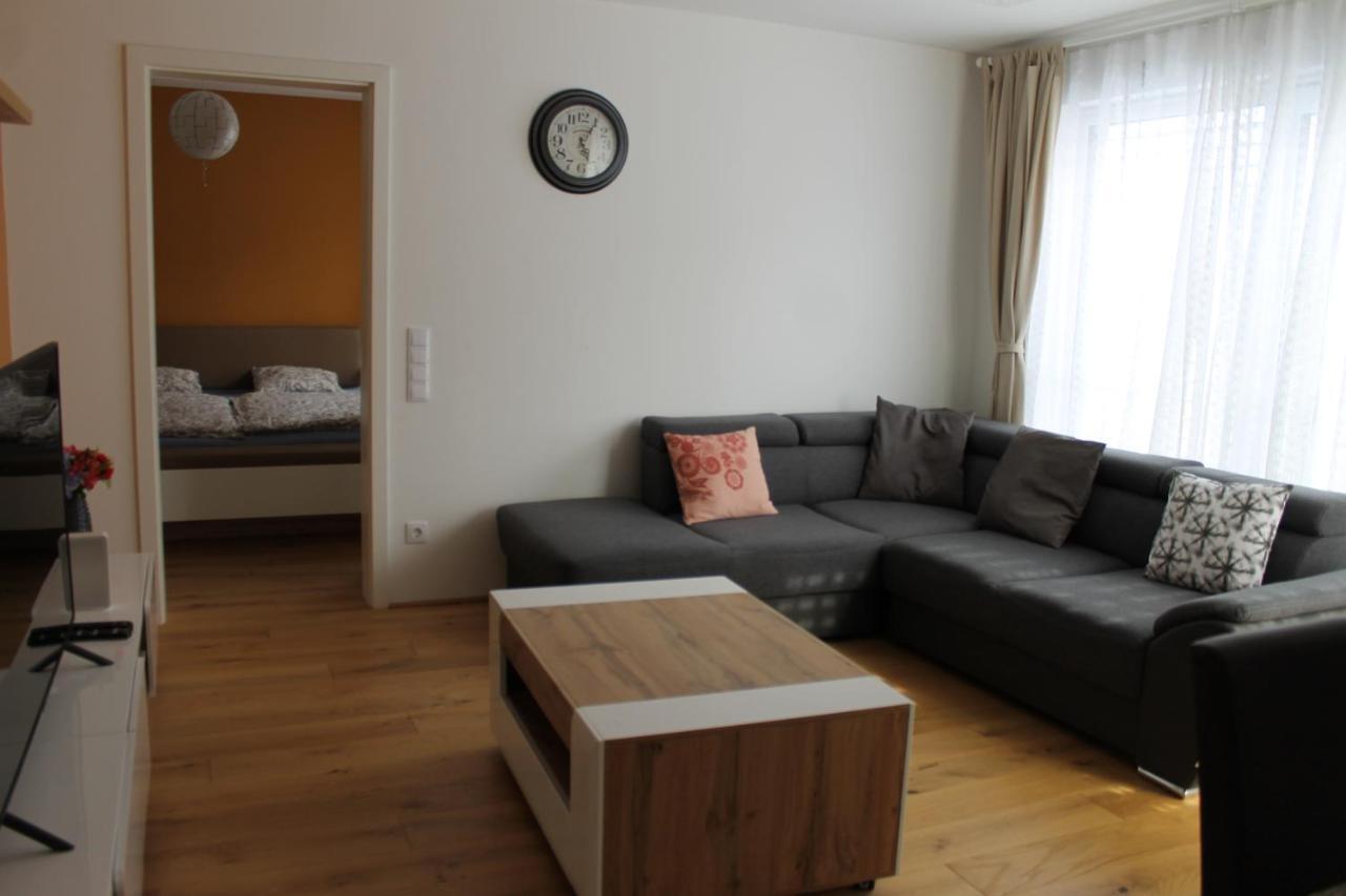 Spacious, Modern 1-Bdrm Apt Near Vic & Austria Ctr Apartman Bécs Kültér fotó